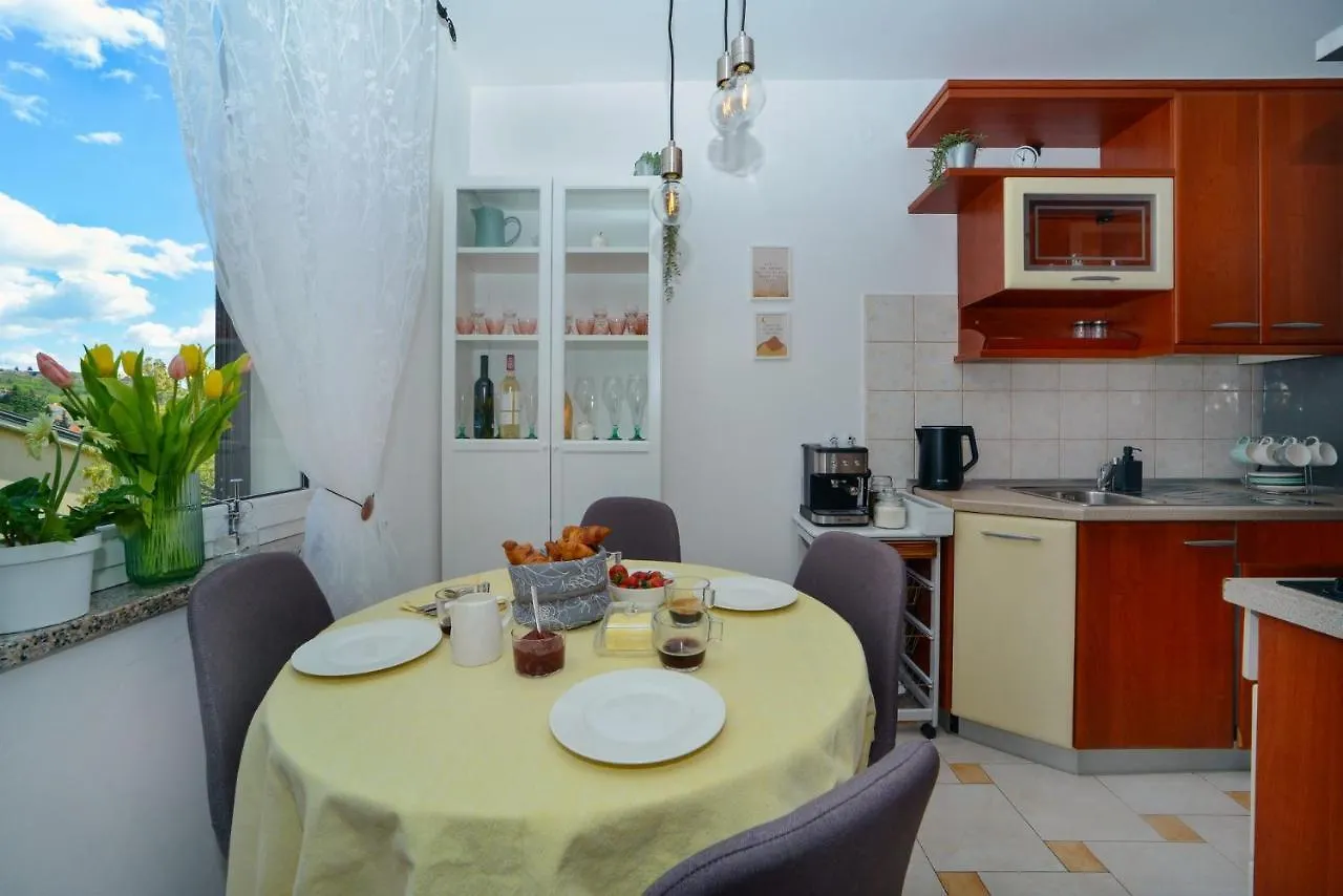 Apartment Tera With Balcony Matulji Croatia